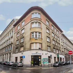 3 Bedrooms Bright Flat In The Heart Of The -free Parking Need Reservation Apartment Budapest