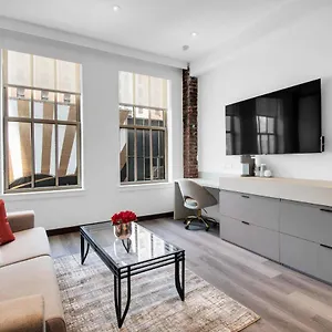 Apartment Indigo Getaway Queen Bed Free Park Near Ewr, Penn, Prudential, Newark